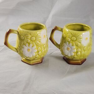 Set of 2 Vintage Fred Roberts Green Daisy Pedestal Footed Ceramic Coffee Cups